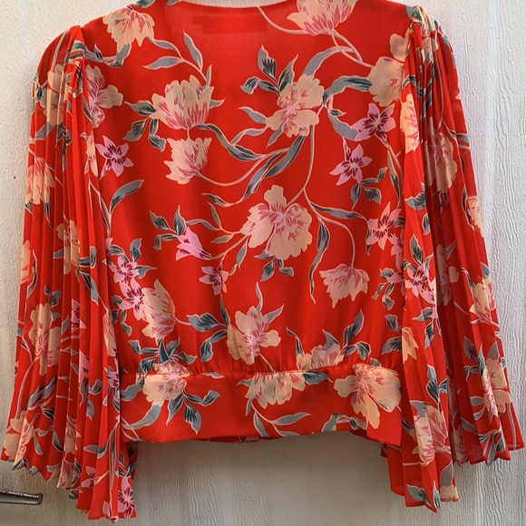 Pleated sleeve floral wrap top - Picture 2 of 7